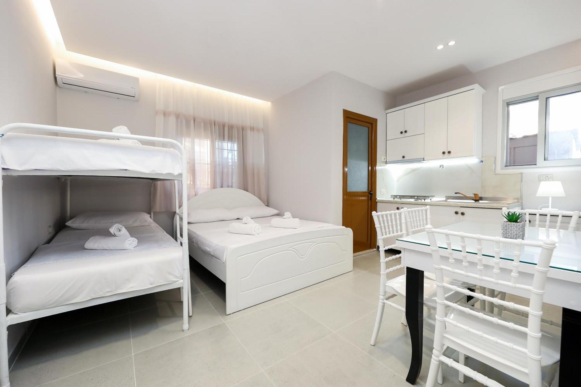 Vila Feliz - Premium Rooms With Free Private Parking Avlonya Dış mekan fotoğraf